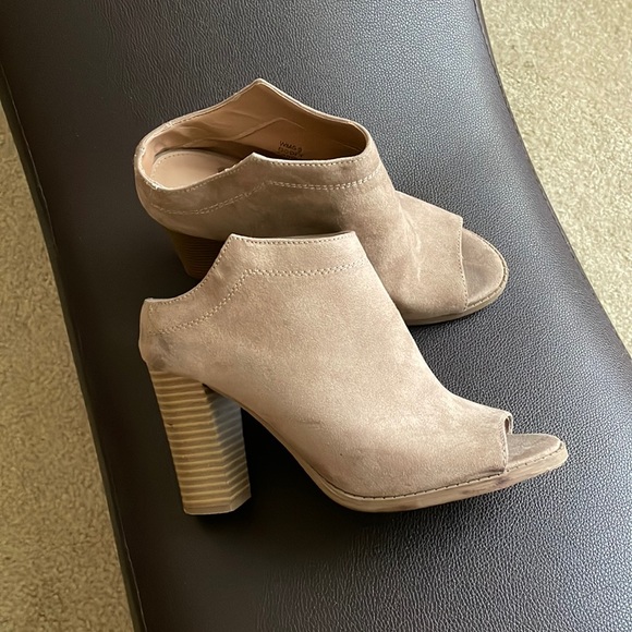 •REPORT• open toe booties - Picture 1 of 4